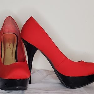 Red STILETTOS! Just in time for the holidays!!